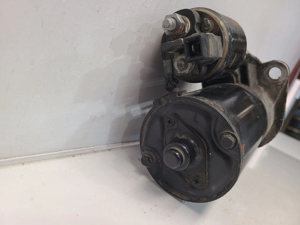 Motor de arranque Volkswagen Beetle GLS 2003-05 (2,0 L / 6 velocidades AT)  Foto 3 de 4