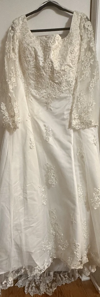 BRIDAL GOWN “ROMANTIC GOWNS DESIGN” Originally Pd $1470 *NEW W/tags* Plus Sz 22 - Image 2 of 4