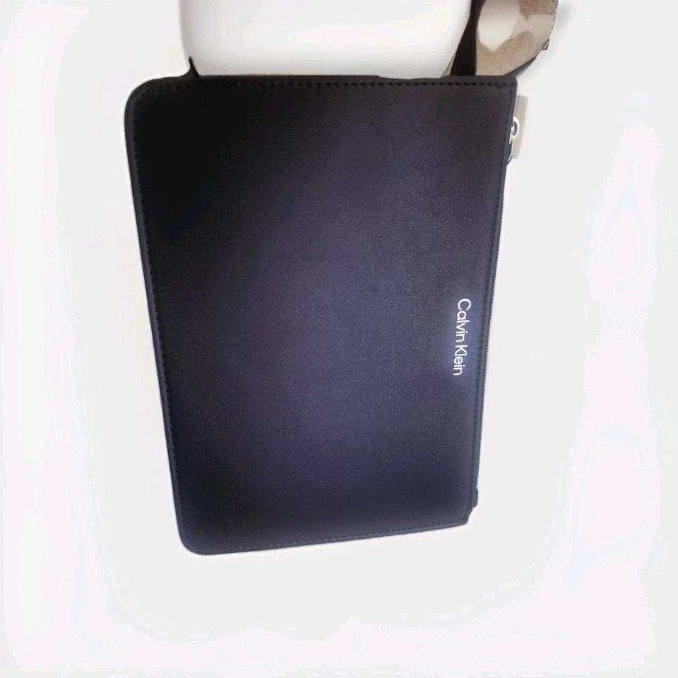 Calvin Klein双色手提包 — 第 2/4 张图片