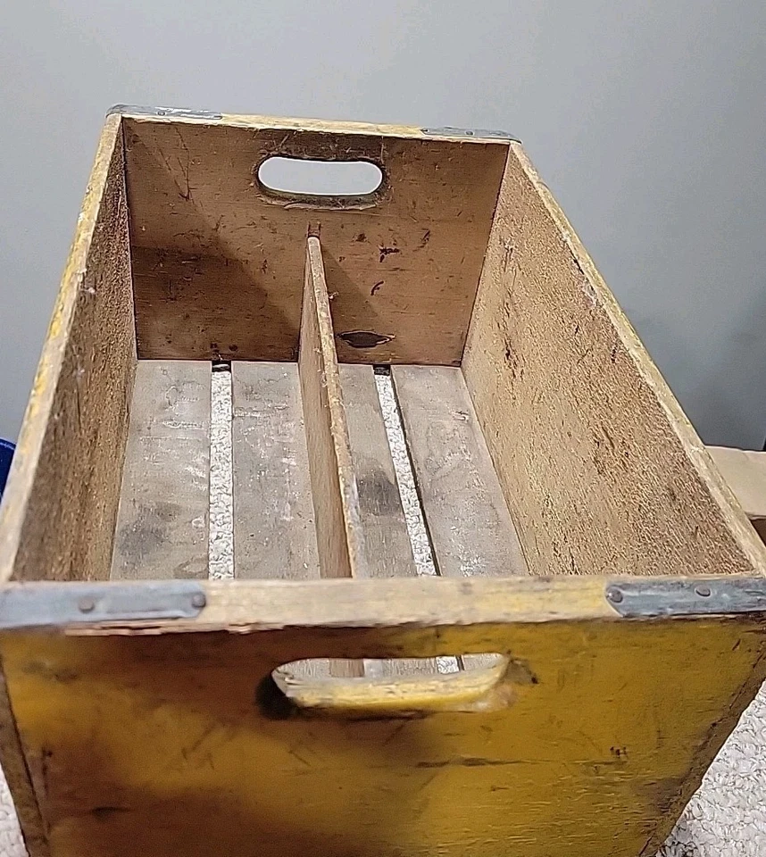 Caja de madera vintage Coca Cola 18"x 12" amarillo reforzado resistente botella no segura Foto 4 de 4