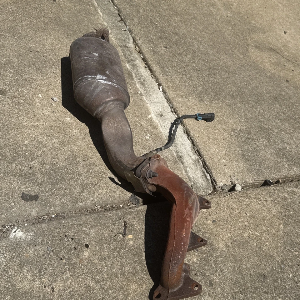 04-09 Cadillac STS SRX Right Passenger Side Exhaust Manifold OEM Catalytic 02 - Image 2 of 4