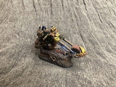 Warhammer 40K /Orc on Bike / Diorama  Pro painted 