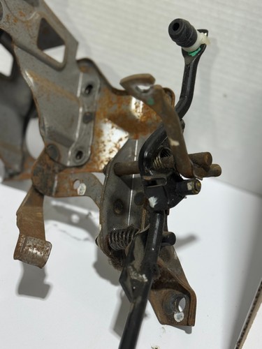 1999-2001 Honda CRV Throttle & Brake Pedal Assembly Automatic Trans OEM Used - Picture 5 of 9