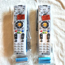 DIRECTV RC66RX / LOT OF 2  IR/RF UNIVERSAL REMOTE CONTROLS / BATTERIES INCLUDED!