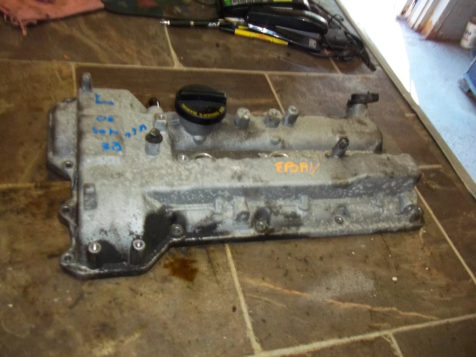 2004 05 06 Kia Amanti SEDONA SANTA FE SORENTO XG350 3.5L LEFT Front Valve Cover - Image 2 of 4