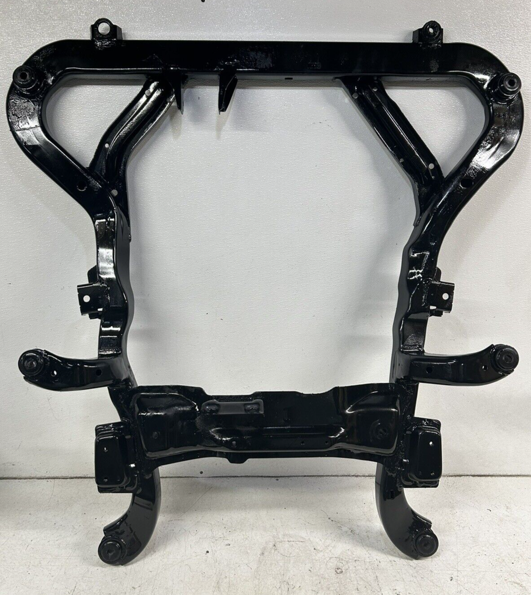 2003-2005 Saturn L AT front suspension crossmember sub frame