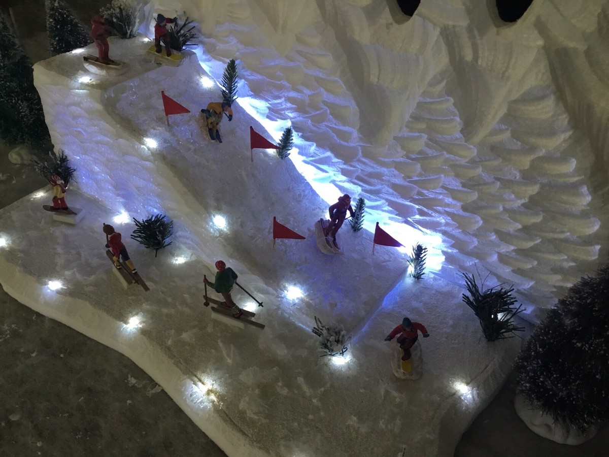 ププ　LEMAX クリスマス　スキーリゾート　ジオラマ　ライトハウス christmas village display Set Of 3 , 1 Illuminated Ski Slope