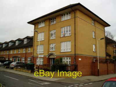 Foto 6x4 Alderson Place an der Kreuzung mit West Park Road, Windmühle Estat c2008