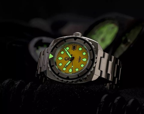Nuevo Reloj Esotérico Bathyal SOL 44mm Automático 9015 Zafiro 600m Buzo Amarillo SS - Imagen 3 de 8
