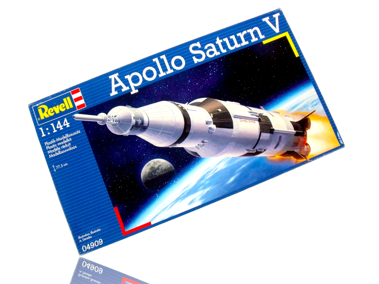 Original 2014 Revell 04909 Apollo 11 Saturn V Model 1/144 Scale Model