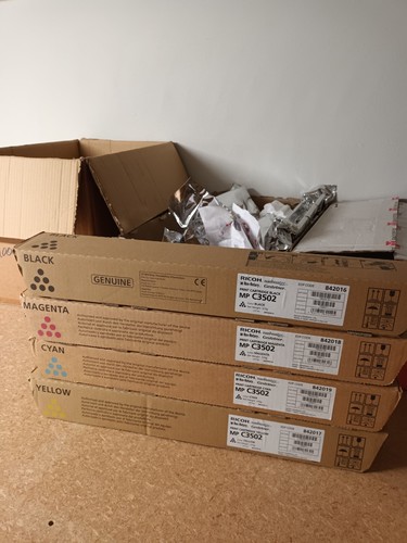 Lot cartouches de toner Ricoh MP C3502 originales neuves. - Photo 2/2