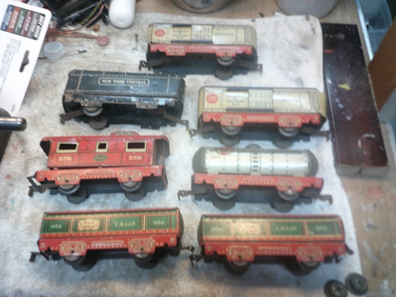 marx 8 tin trains 2 #555 boxcars 2 #552 gondolas #556 caboose #553 tanker tender