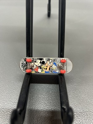 Disney World Character (Mickey, Pluto, Goofy, Donald) 2008 Skateboard Disney Pin