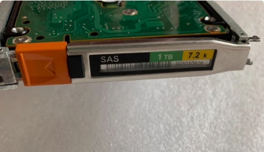 EMC V4-2S07-010 VNX5200 5400 005050606 1Tb 7.2k 2.5" SAS SFF Hard Disk Drives - Image 3 of 4