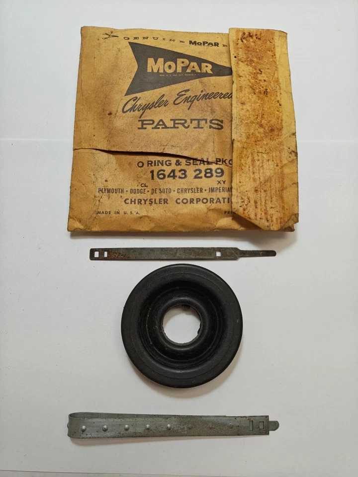 Cubierta y abrazadera delantera DeSoto Chrysler Plymouth Fury 1955-1956 junta en U NOS 1643289. Foto 2 de 3