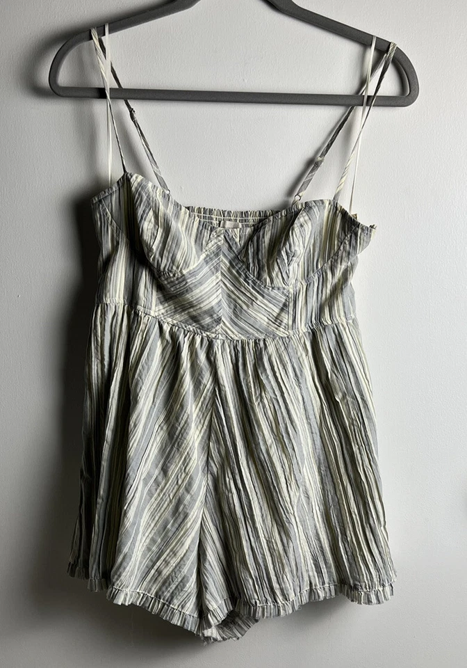 URBAN OUTFITTERS UO Womens Lorelei Crinkled Cotton Gray Romper Sz S - Image 4 of 4