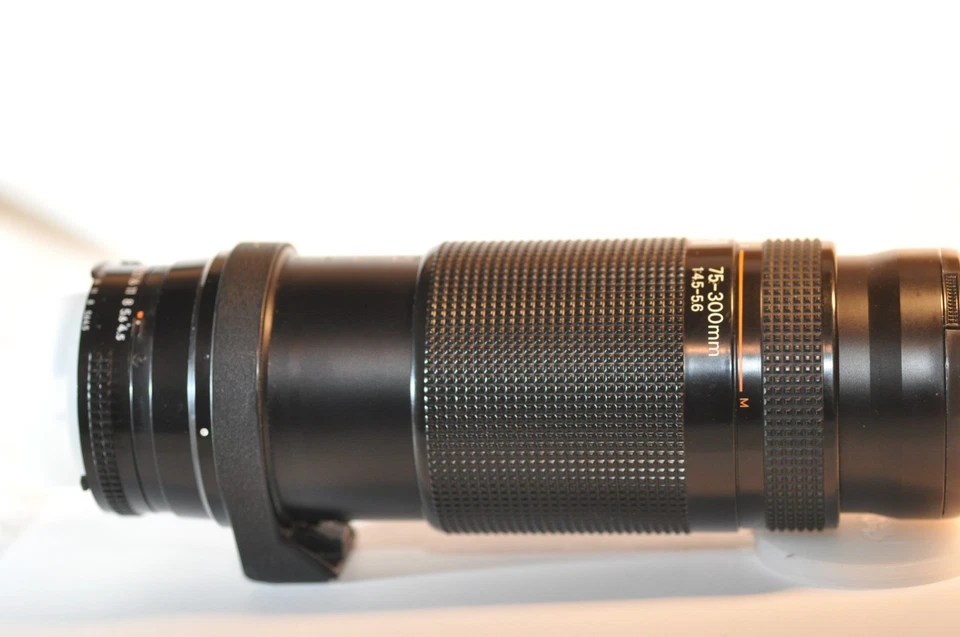 Nikon AF Nikkor 75-300mm FX lens for F3 FM2 N90 F100 D90 D7500 DF D610 D500 D850 - Image 2 of 4