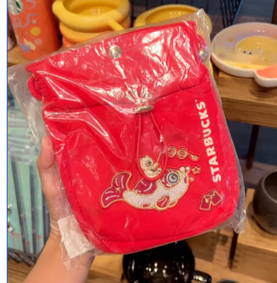 【STARBUCKS】春節2025年★Fish & Bearista Phone Bag Starbucks Bearista Bear Phone Bag Chinese New Year 2025 Red