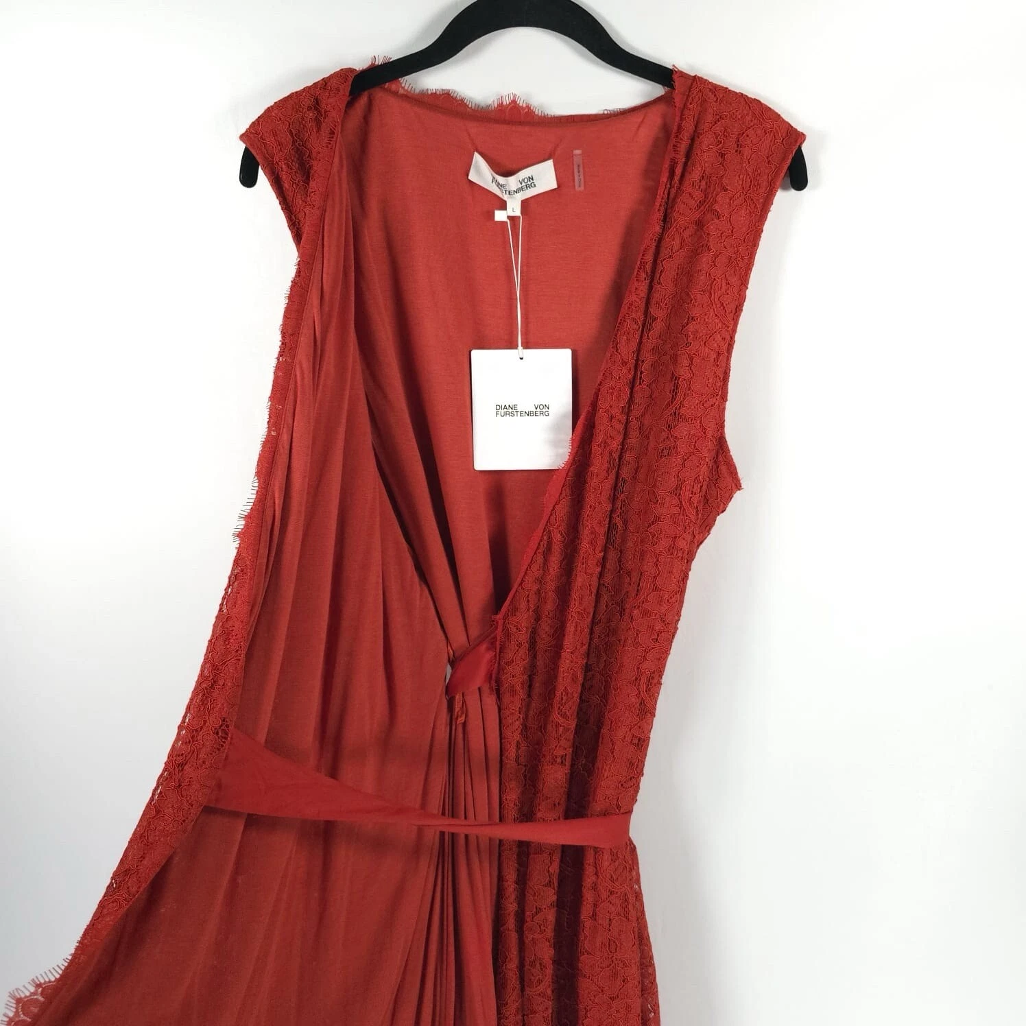 VETEMENTS Mini abito nuovo con etichette DIANE VON FURSTENBERG senza maniche scollo avvolgente pizzo cintura raso GRANDE