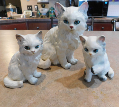 Vintage ''An Enterprise Exclusive'' Handpainted Toronto Canada Cat Family H21165