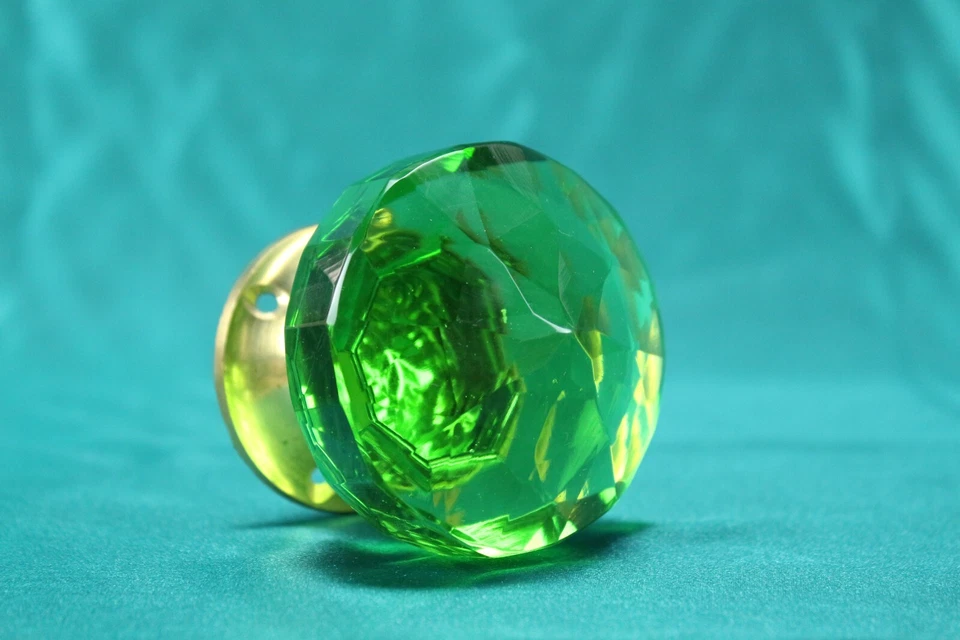 Perilla de puerta de vidrio verde vintage con corte de diamante | Elegante hogar estilo victoriano Foto 3 de 4