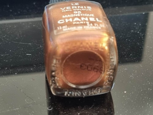 Chanel Le Vernis color de uñas 95 magnético - Imagen 2 de 3