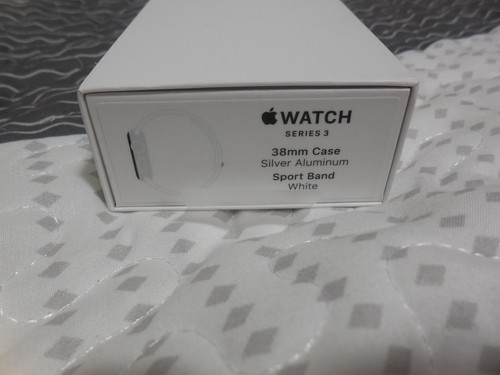 Apple Watch Series 3 38 mm Silver Aluminum Case White Sport Band Smartwatch-NEW - Photo 8 sur 8