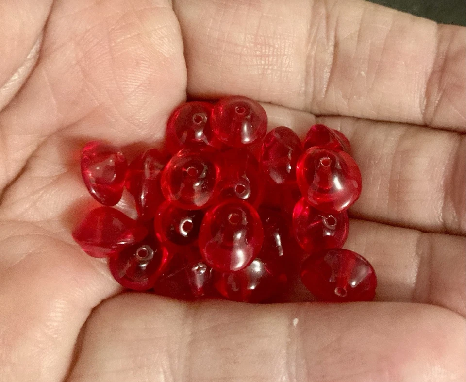 Lote de 20 cuentas de vidrio rojo de 11 mm con forma inusual años 50 hechas en Checoslovaquia Foto 3 de 3