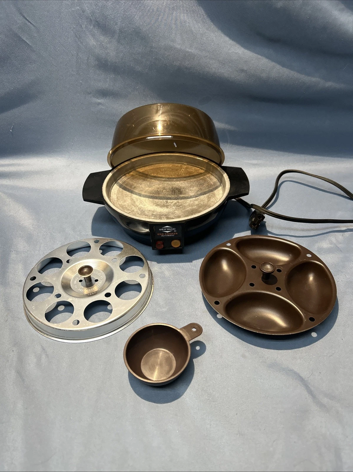 Vintage West Bend Automatic Egg Cooker 5820
Opens in a new window or tab