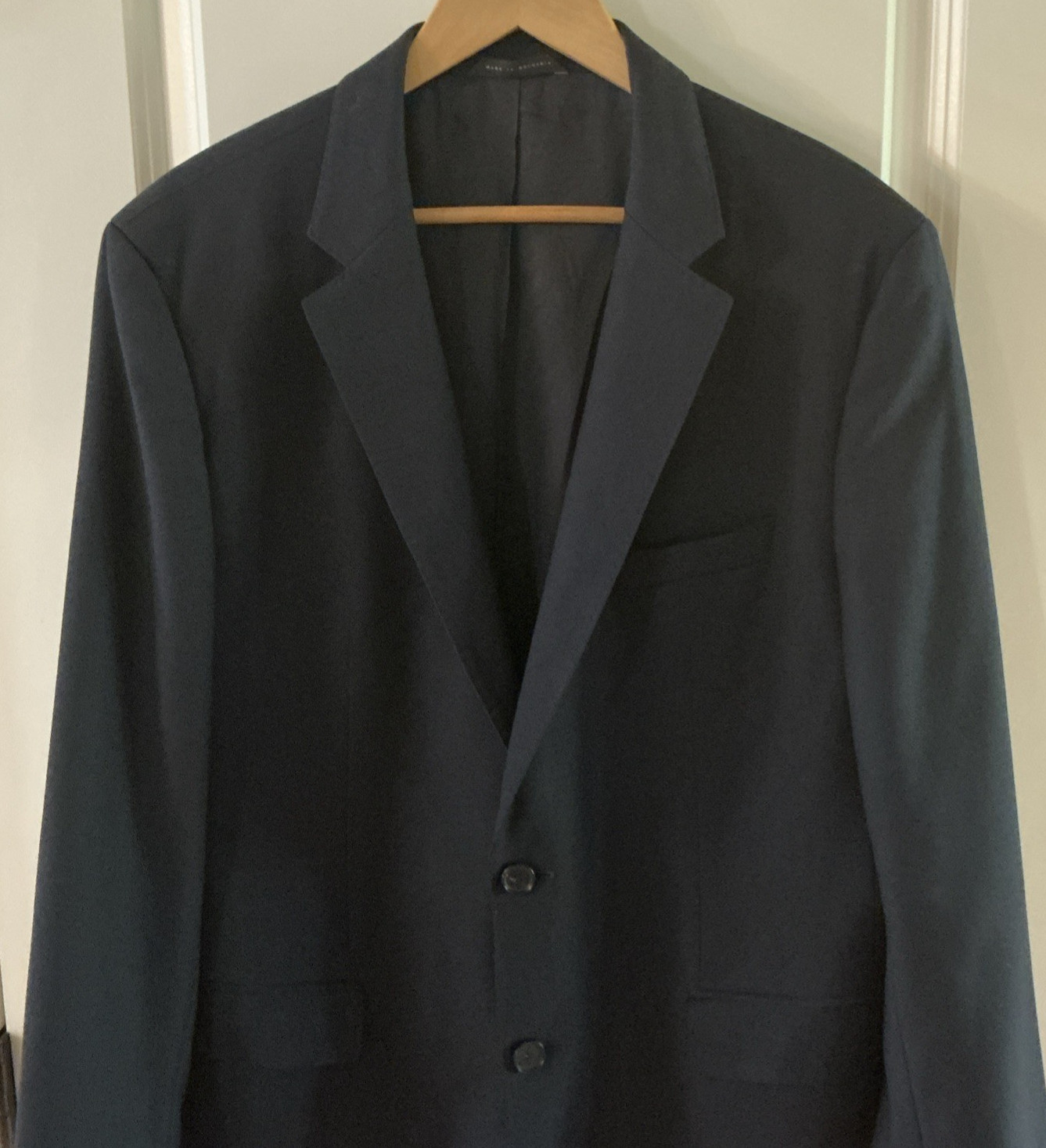 Hugo Boss 100% Virgin Wool Blazer 44R • Navy Blue • Two‑Button & Dual Vent