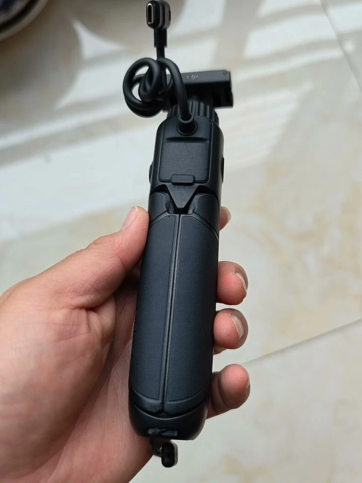 DJI Osmo Action Multifunctional Charging Grip Original Used for Action 4/5 Pro - Image 3 of 4