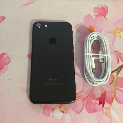 Apple iPhone 7 32GB Black (Factory Unlocked) Smartphone