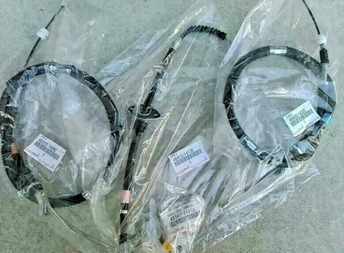 ララ Genuine Toyota PARKING BRAKE CABLE EQUALIZER Set (Front, LH, RH