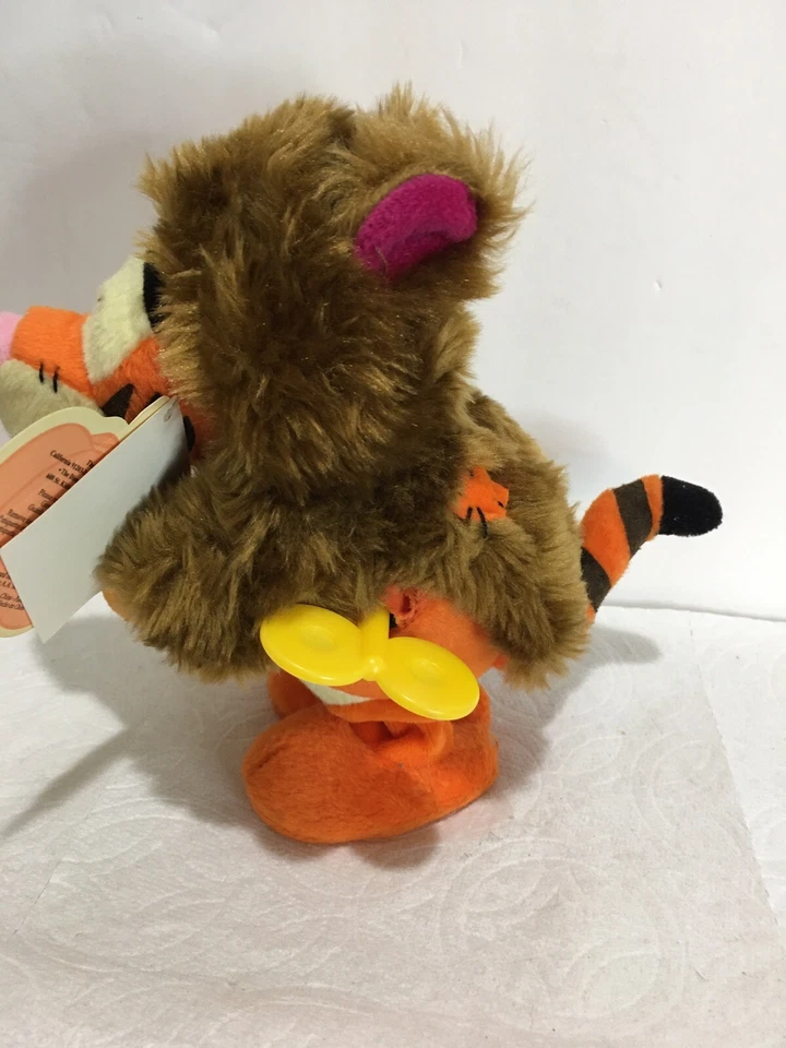 Disney Store Wind Up Hopping “Werewolf Tigger” funciona, con etiquetas difícil de encontrar  Foto 3 de 4