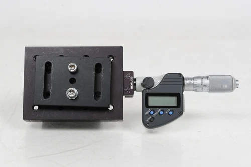 THORLABS  PT1(/M) Translation Stage with Mitutoyo DM713 Digital Micrometer
