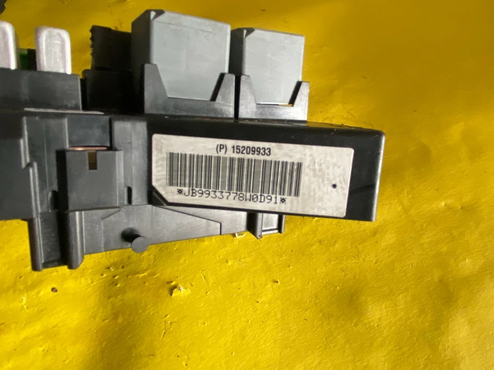 Chevrolet Uplander LS 2005-2009 caja de relé de fusibles OEM 15209933 Foto 3 de 4