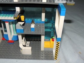 Lego 3182 City Airport 100% complete w/instruction manual MICE!