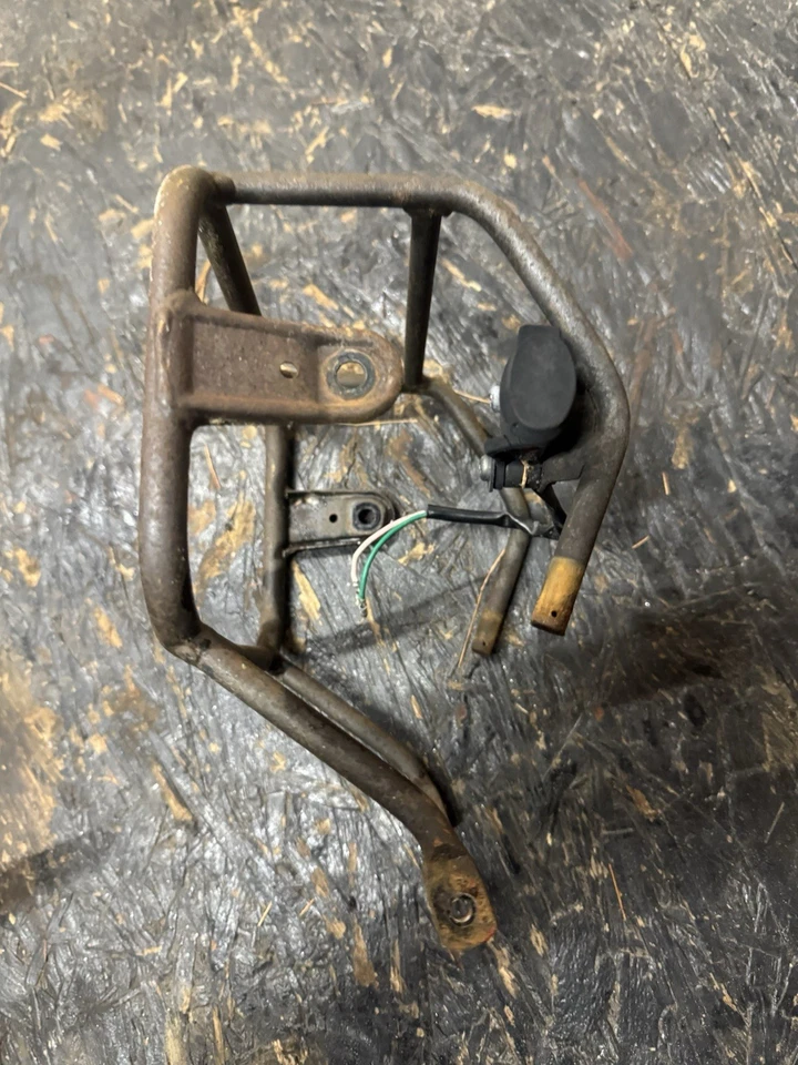 Jaula de faros Honda Big Red 200 Foto 3 de 4