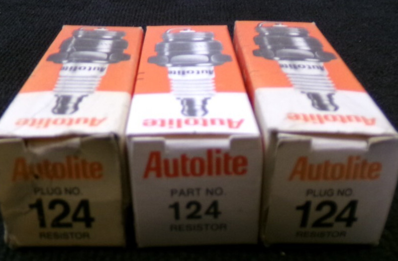 NOS LOT OF 4 #124 AUTOLITE SPARK PLUGS, BRF31, RF10, CR84T