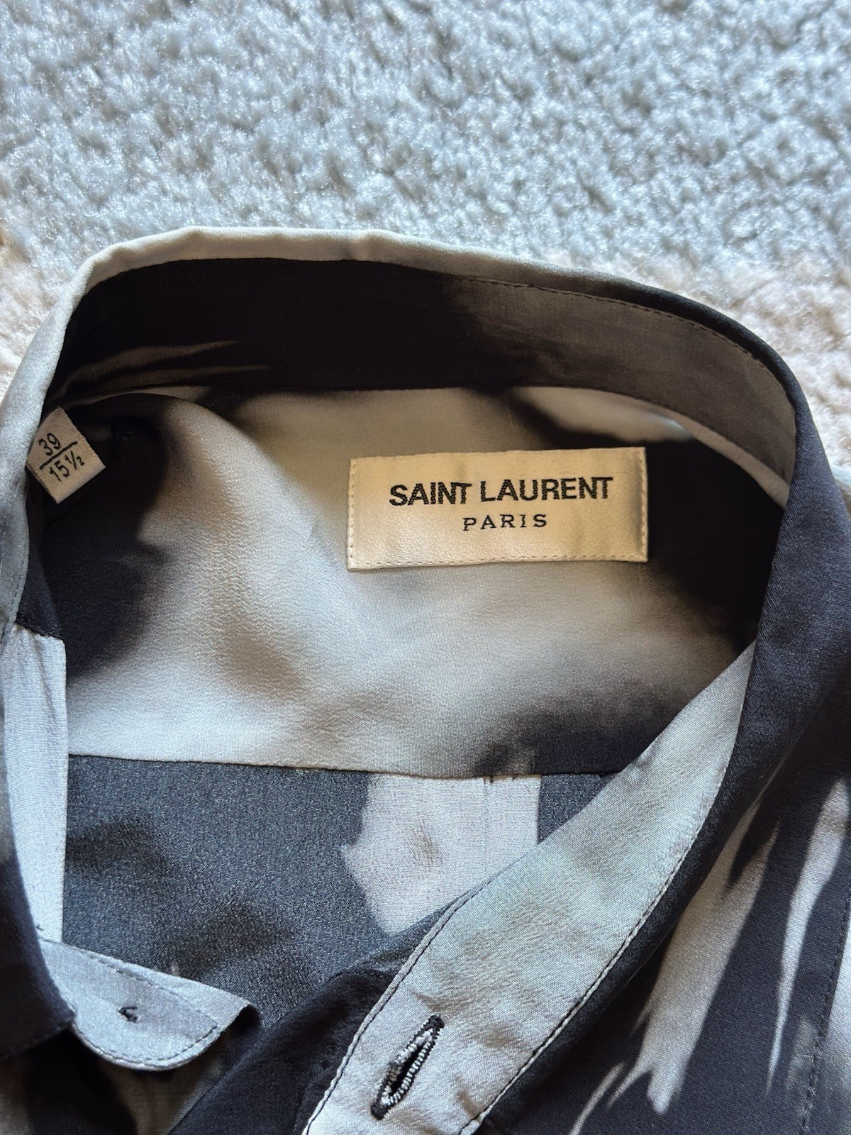 Camicia uomo Saint Laurent in seta tinta unita con bottoni taglia 15 5 Med usata in ottime condizioni