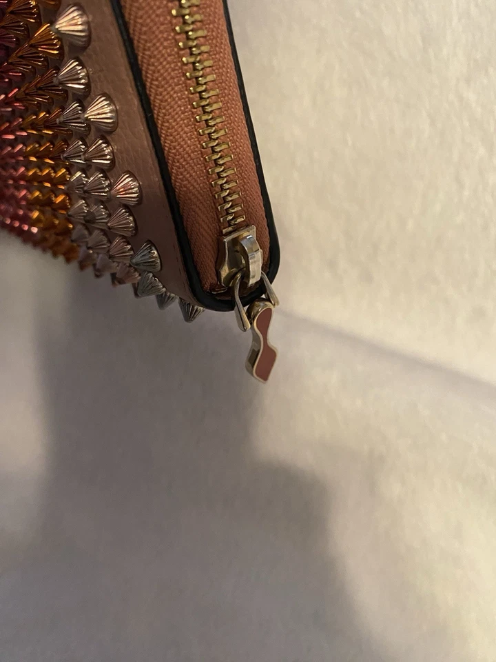 Cartera de cuero con clavos Christian Louboutin para mujer Foto 2 de 4