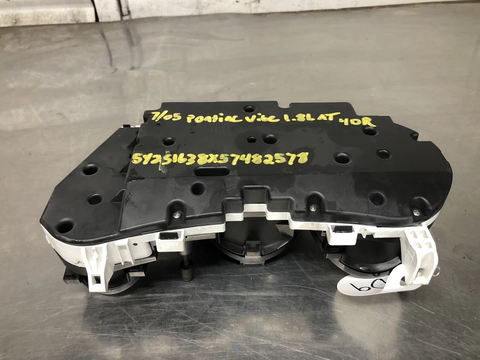 Pontiac Vibe 2005-2007 Instrumento velocímetro cuadro medidor Foto 2 de 4