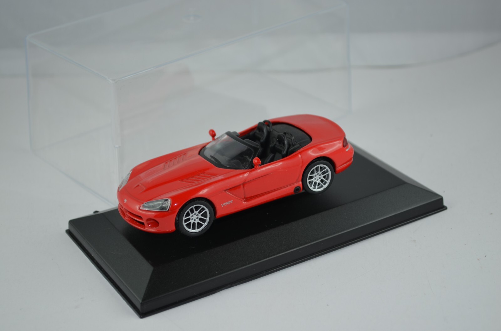 1/43° RECONDITIONNÉ EN BOITE VITRINE. DODGE VIPER SRT 10 DIECAST 1/43