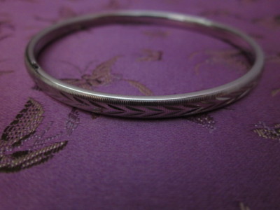 VINTAGE STERLING SILVER MARATHON COMPANY BANGLE BRACELET