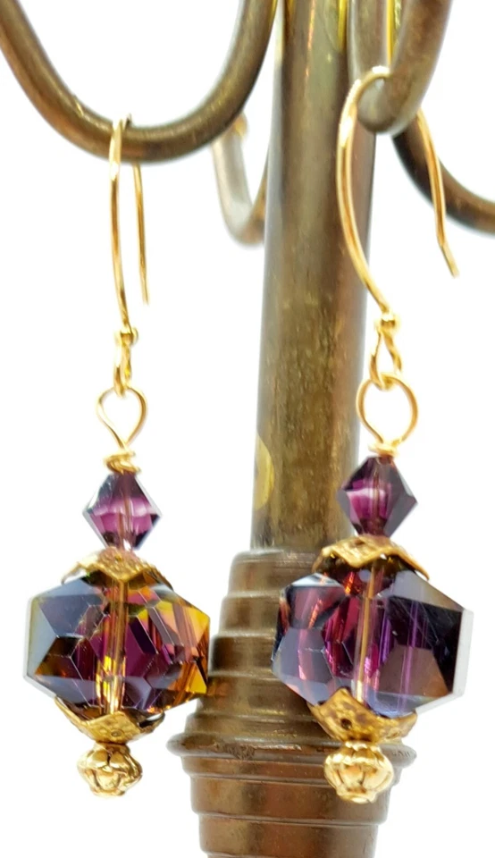 Impresionantes pendientes colgantes de cristal ardiente púrpura; destellos azules, dorados y verdes 1/2" Foto 3 de 4