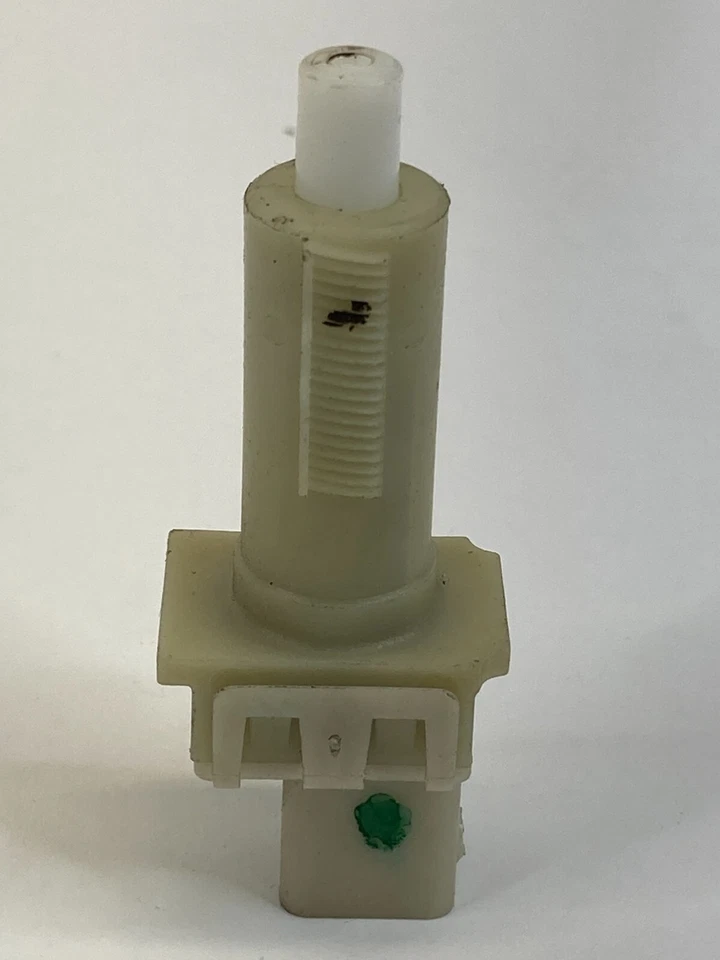 Датчик спуска круиз-контроля 1999-2005 Pontiac Grand Am 22620887 от оригинального производителя - Изображение 3 из 4