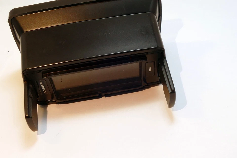 Olympus IS-30 DLX 28-110mm Zoom Lens High-Power Twin Flash Camera - Image 3 of 4