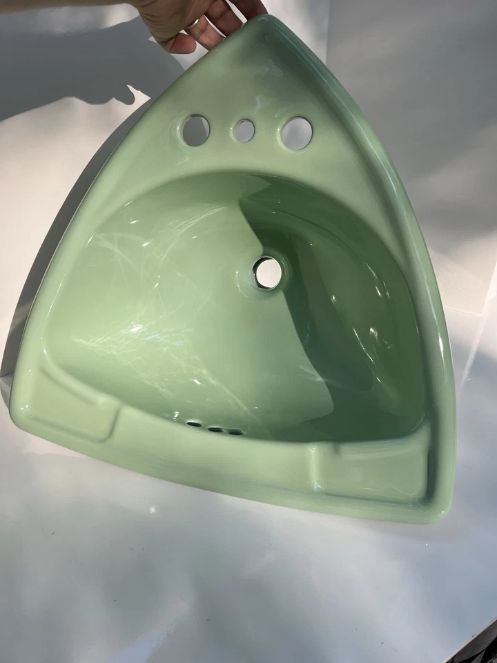 De colección 1964 Nos Fregadero Esquinero Verde Atomic MCM Mediados de Siglo Moderno Accesorio de Baño Foto 2 de 4