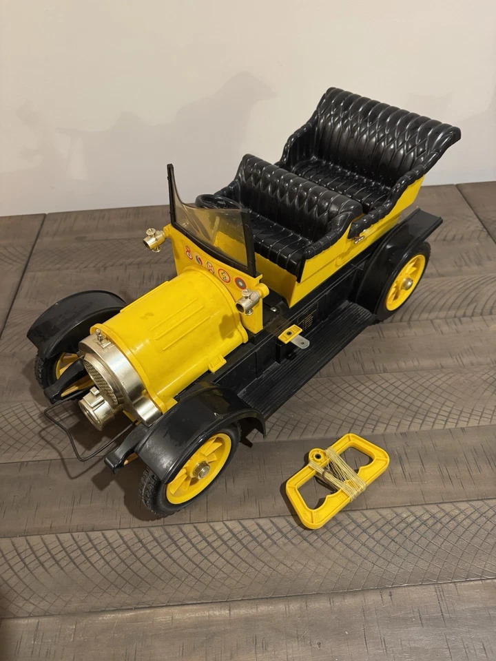 Remco Flying Dutchman Antique Car Motorized U-Control In Box Vintage - Image 2 of 4