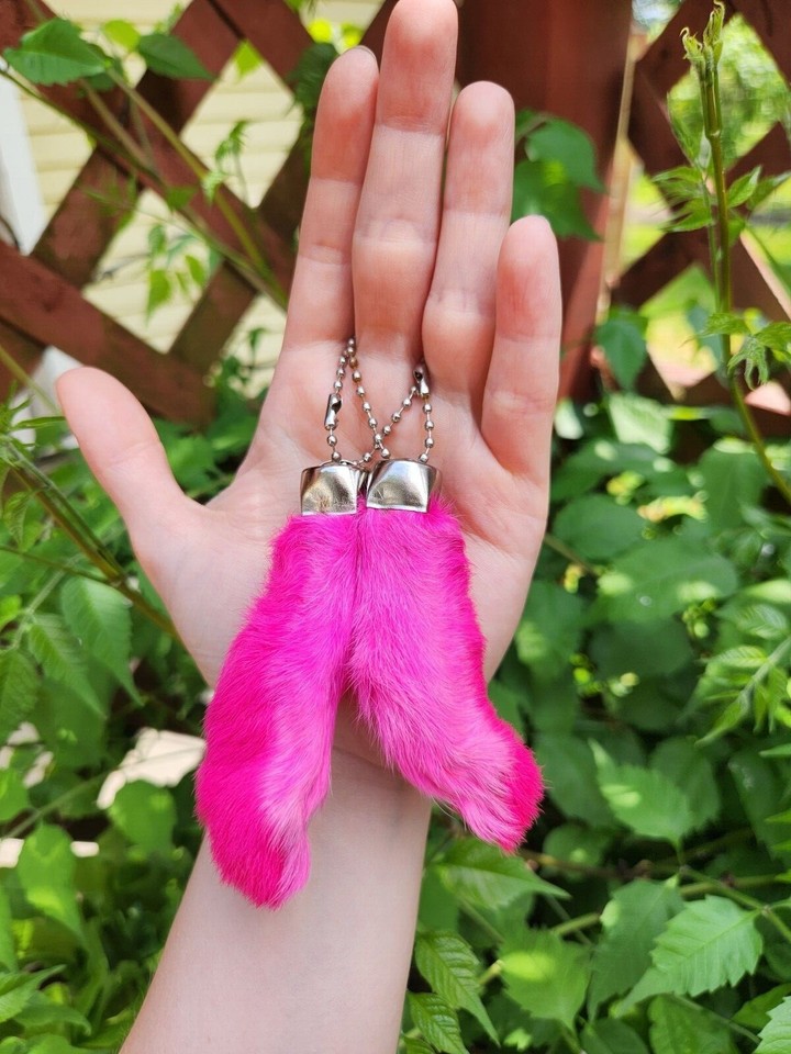 lucky-rabbits-feet-real-rabbit-foot-keychains-key-chains-red-pink